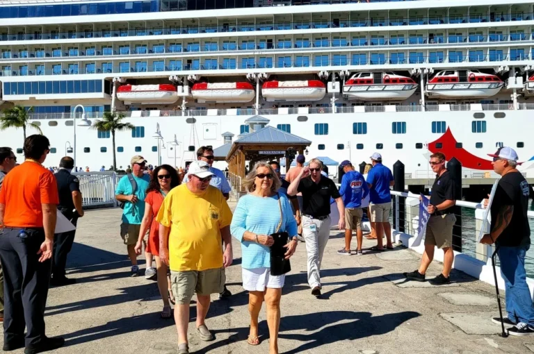 Embark Disembark 4-H Tour In Athens With Transfer